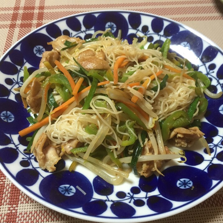 鶏皮ともやしのそうめんチャンプルー